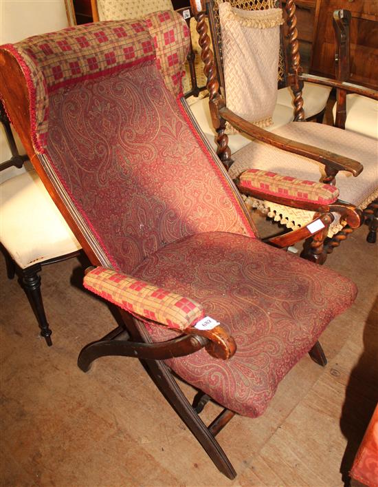 Upholstered steamer chair